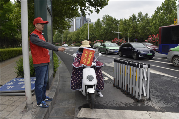 开展文明交通活动   助力文明城市建设——华体会平台-华体会（中国）一站式服务平台
积极开展“文明交通”志愿服务活动